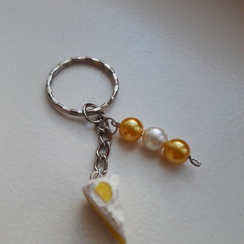 Porte clés gâteau et perles jaunes