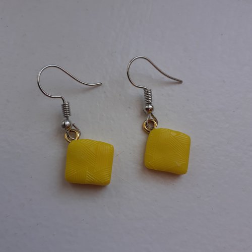 Boucles d'oreilles carrés jaunes en relief