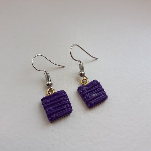 Boucles d'oreilles carrés violets en relief