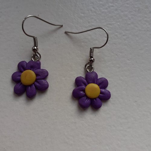 Boucles d'oreilles fleurs violettes 