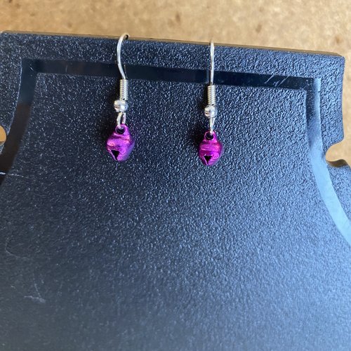 Boucles d’oreilles grelots violets