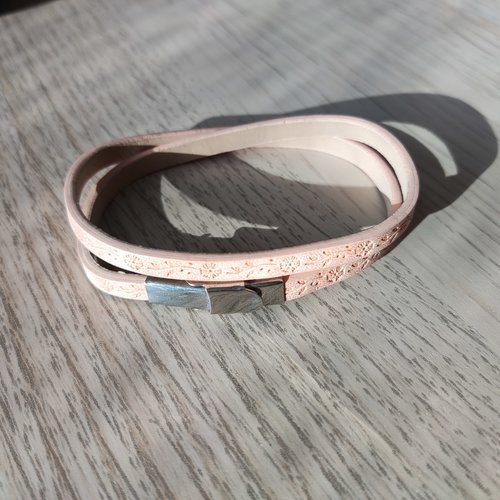 Kit bracelet en cuir 5mm couleur rose avec fleur