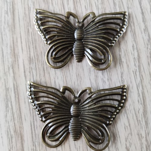 Lot de 2 estampes connecteurs forme papillon filigranes en métal bronze