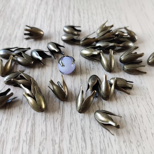 Lot de 20 coupelles caps forme tulipe en métal couleur bronze