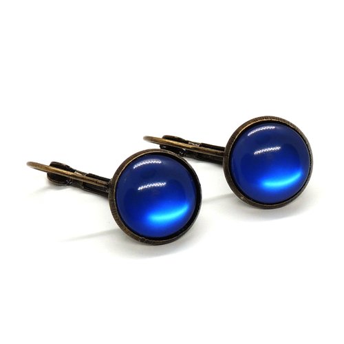 Boucles d'oreilles avec cabochon en résine bleu