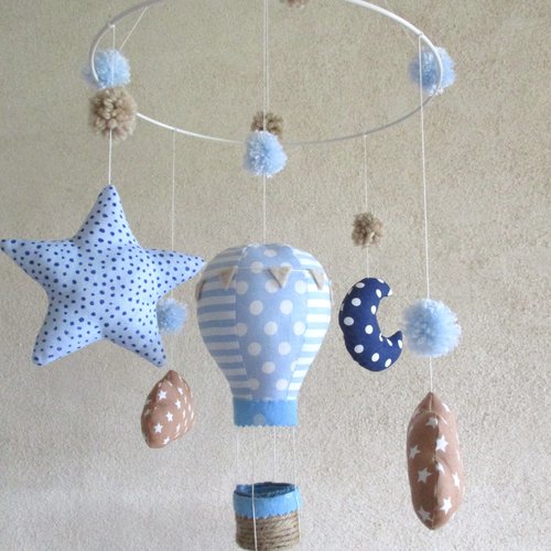 Mobile montgolfière , coton, bleu marron, mobile de décoration, suspension chambre d'enfant, idée cadeau de naissance