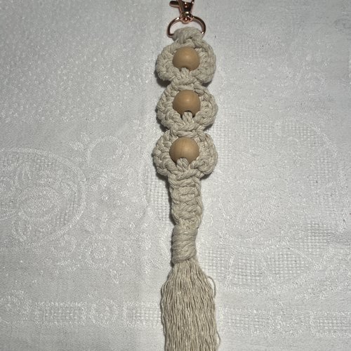 Porte  clé en macramé et perles bois