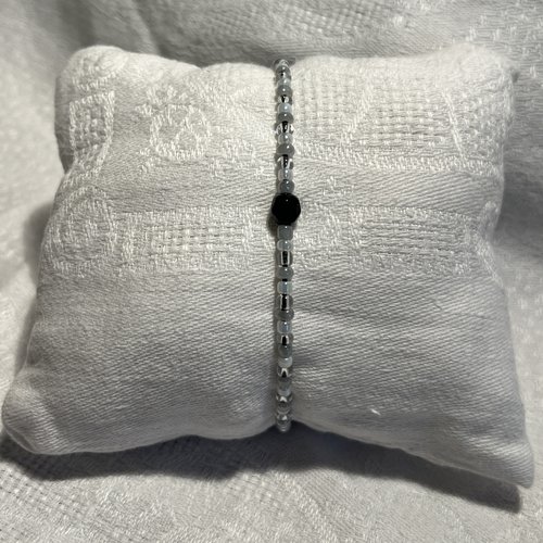 Bracelet en perles de rocaille et obsidienne noir