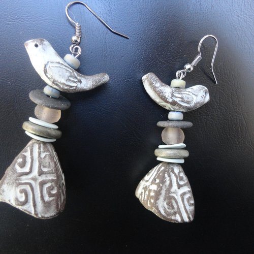 Boucles d’oreilles en céramique oiseaux sur cloche, bleu/gris, tribal, ethnique