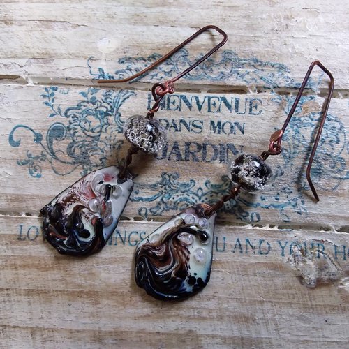 Cuivre émaillé et perle de verre bulle... boucles d’oreilles artisanales, création française, tons noir et chocolat