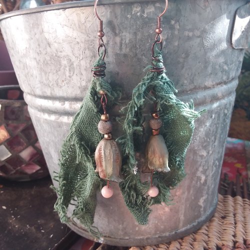La forêt du lutin... boucles d’oreilles en céramique artisanale et perles de verre filé au chalumeau