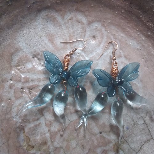 Papillons aériens....boucles d’oreilles en verre filé au chalumeau,  création artisanale française