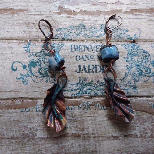 Boucles d’oreilles en cuivre artisanal et perle de raku, création artisanale française