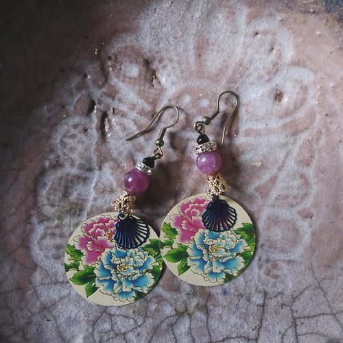 Multicolores fleuries...boucles d’oreilles rondes et légères,  lepidolite, création artisanale