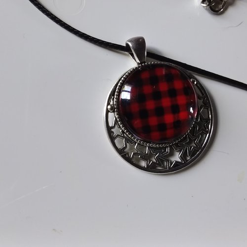 Collier ras de cou sur cordon, pendentif cabochon