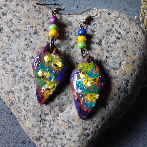 La palette du peintre...boucles d’oreilles artisanales en argile polymère et petites perles de verre,  multicolore,  création française