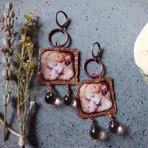 Douceur retro...boucles d’oreilles shabby en cuivre émaillé artisanal et perles de verre au chalumeau,  création unique