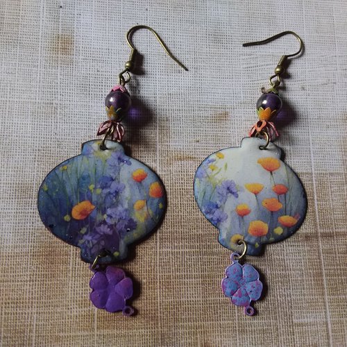 Reserve domie....farandole de fleurs champêtres..boucles d’oreilles en cuivre émaillé et perle de verre