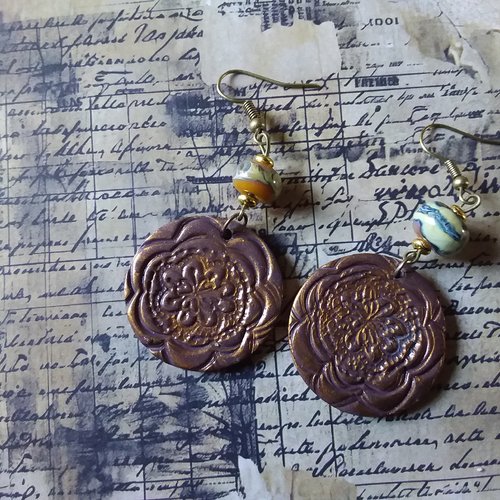 Mordoré...boucles d’oreilles légères en argile polymère et perles au chalumeau,  création artisanale unique
