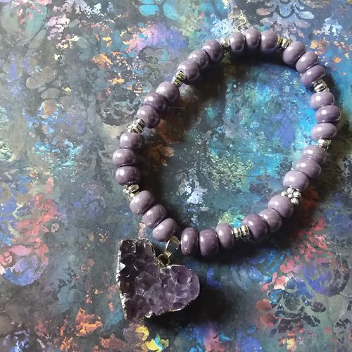 Bracelet élastique,  perles de verre, améthyste,  cœur,  mauve, création artisanale