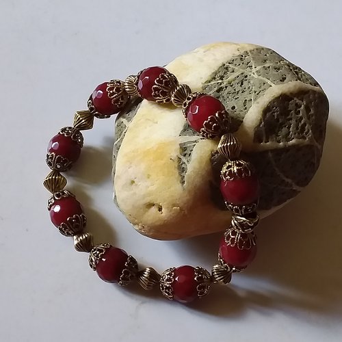 Bracelet femme, élastique,  perles de jade et coupelles bronze,  création artisanale