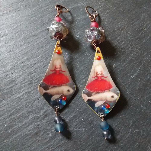 Boucles d’oreilles,  fillette et poisson,  création artisanale