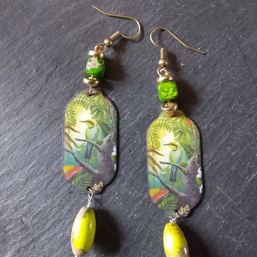 Boucles d’oreilles cuivre émaillé, oiseau sur la branche,  vert, perles de jaspe, nature, création artisanale