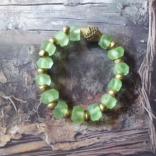 Bracelet élastique en perles de java et perles de métal africaines,  création artisanale