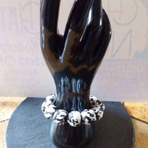 Bracelet élastique en grosses perles africaines