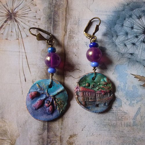 Boucles d’oreilles asymétriques, céramique artisanale et perles de verre,  création unique