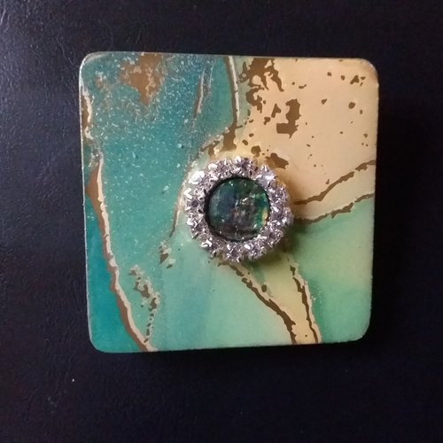 Broche carrée , bois décoré et résiné,  création artisanale, idée cadeau