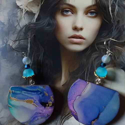 Arc en ciel d’été...boucles d’oreilles en bois décoré, perles de verre, création artisanale unique