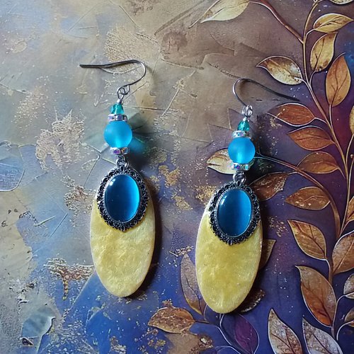 Élégance estivale... boucles d’oreilles en bois décoré,  lumineuses, légères, création artisanale unique