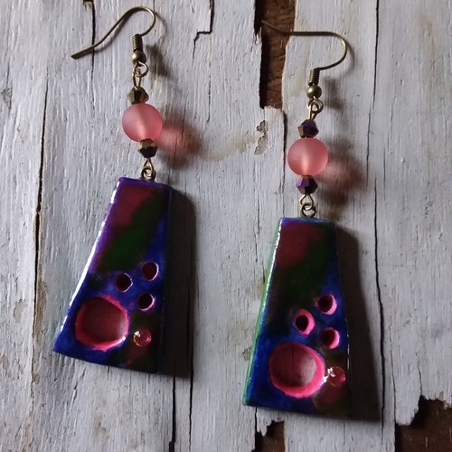Fuchsia nocturne..boucles d’oreilles ooak, insolites,  argile et verre, création artisanale unique