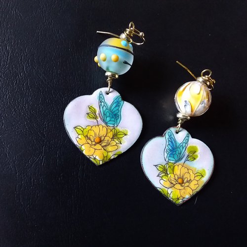 Au printemps..boucles d’oreilles en cuivre émaillé et perles différentes, de verre filé au chalumeau,  création artisanale unique