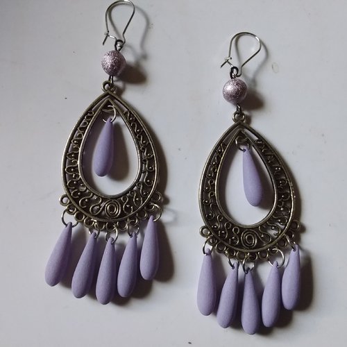 Glycines...boucles d’oreilles en longues perles de verre, gouttes, parme, création artisanale unique