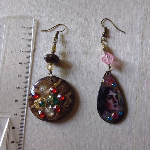 Boucles d’oreilles asymétriques