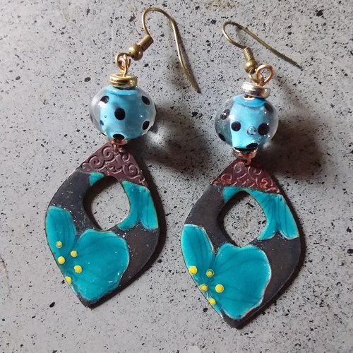 Bleues,boucles d'oreilles cuivre émaillé, perles au chalumeau, création artisanale unique