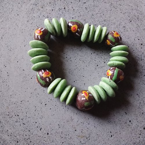 Bracelet élastique perles heishi et africaines,  création artisanale unique