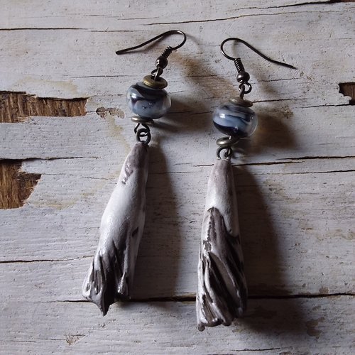 Le secret de la grotte,  boucles d'oreilles artisanales en céramique et perles filées au chalumeau, création unique