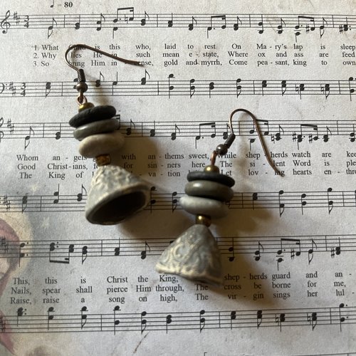 Clochettes boucles d’oreilles en céramique artisanale