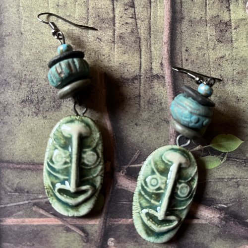 Masque africain, boucles d’oreilles en céramique artisanale