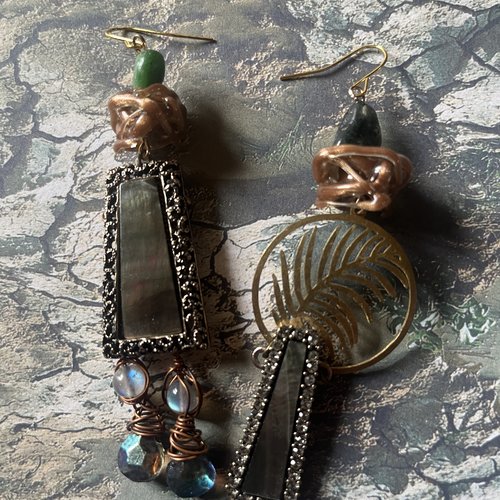 Boucles asymétriques, boucles d’oreilles recyclées, originales, création artisanale