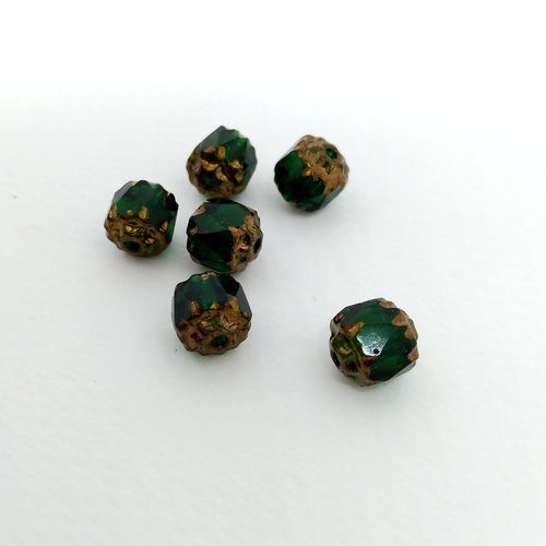 Lot de 6 perles de verre vert et doré à facettes diam 6 mm