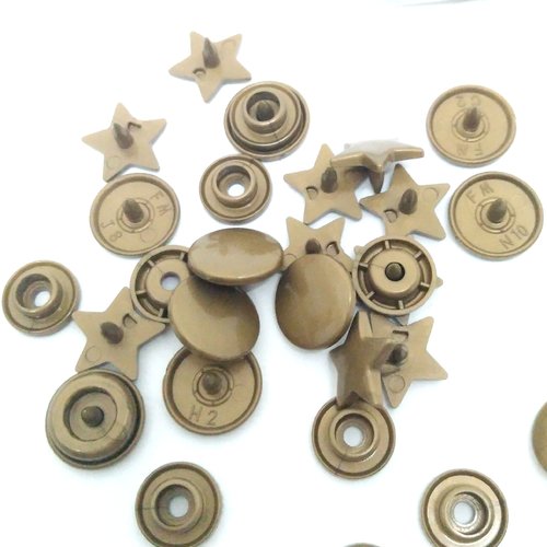 Lot de 10 boutons pressions acrylique bronze forme étoile