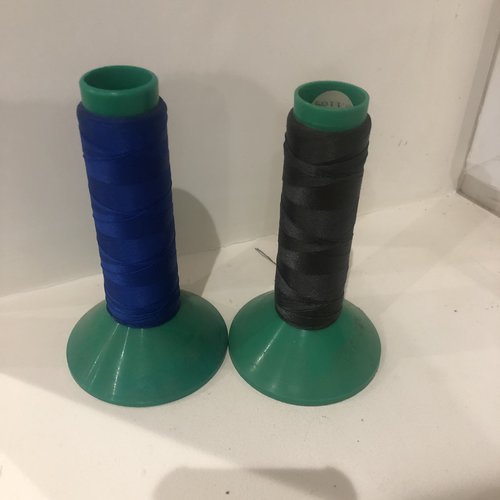 Lot de 2 cônes de fil à coudre gris et bleu pour machine 300 m