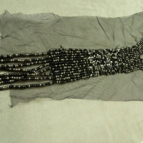 Col perle noir et argent foncé, 50 cm, finition : petite frange
