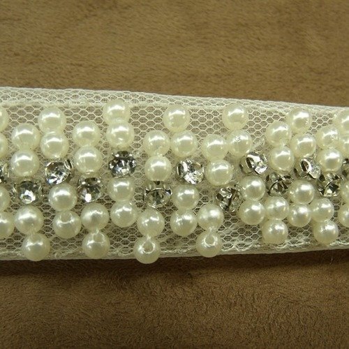 Ruban perle nacré et strass argenté, brodée sur voile, largeur 6 cm / perle et strass sur 2,5 cm, de belle qualité
