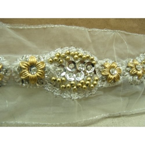 Ruban brodé perlé sur maille, or et argent, de belle qualité ,largeur 3.5 cm / maille: 6 cm