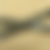Ruban bâtonnet de strass rond argenté,0.8 cm, sur fond noir, largeur 0.8 cm